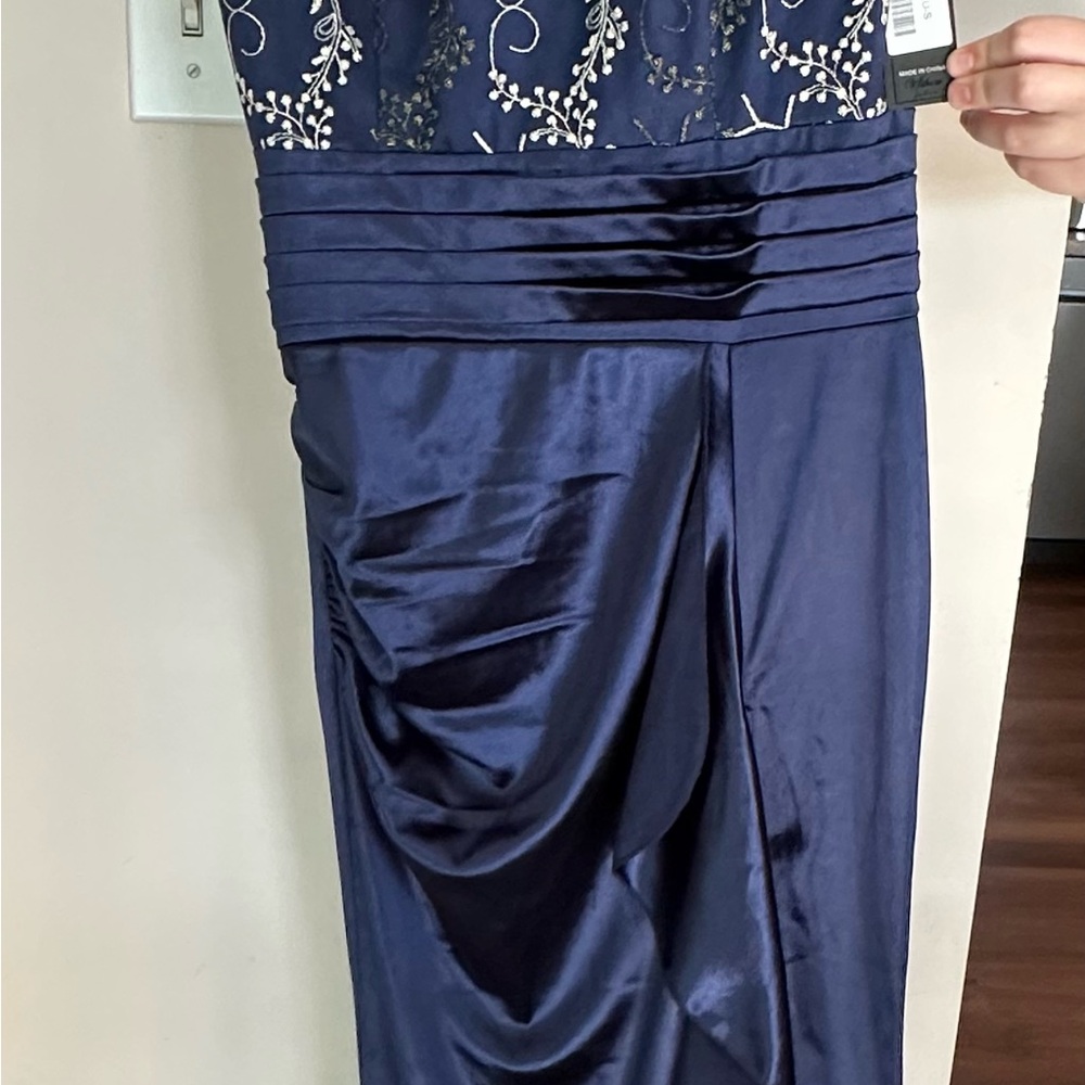 Elegant Navy Blue Gown with Embroidered Bodice